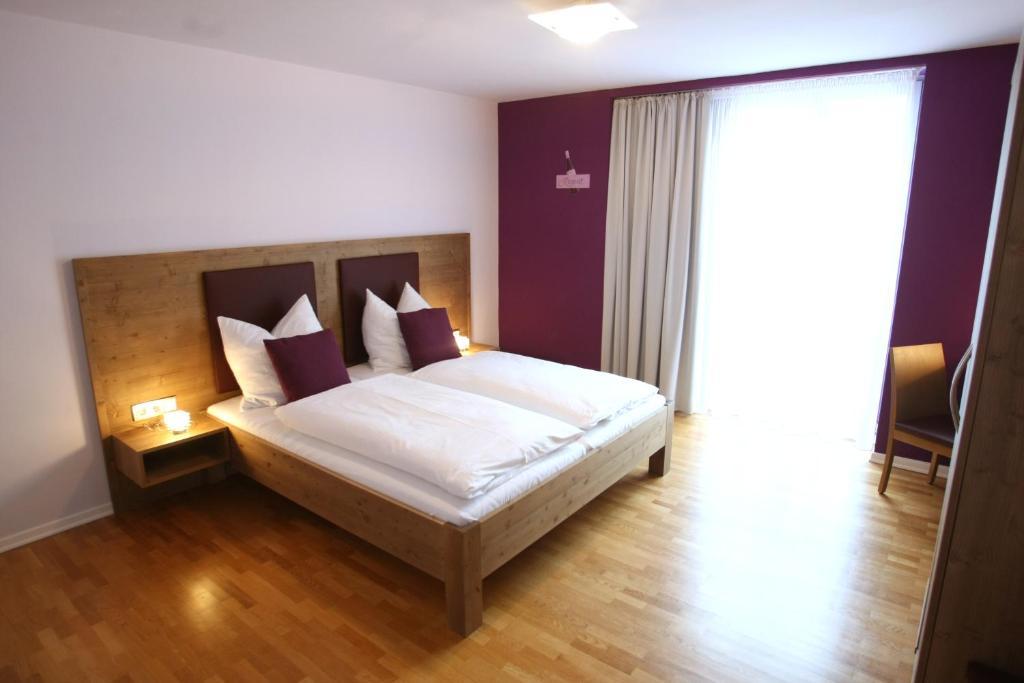 Rothweinhotel Wiesenbronn Room photo