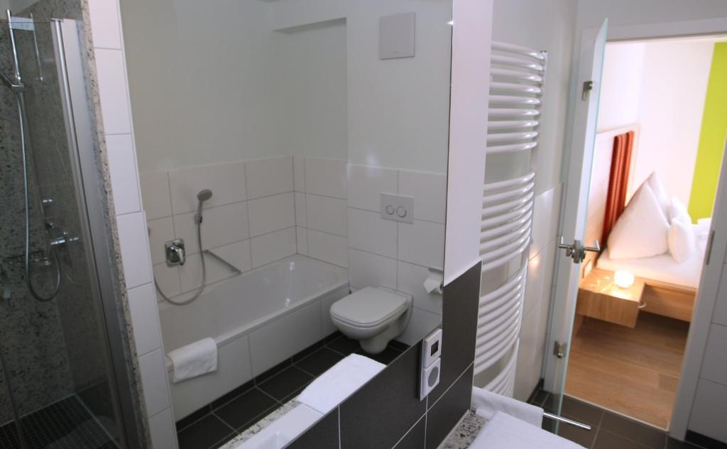 Rothweinhotel Wiesenbronn Room photo
