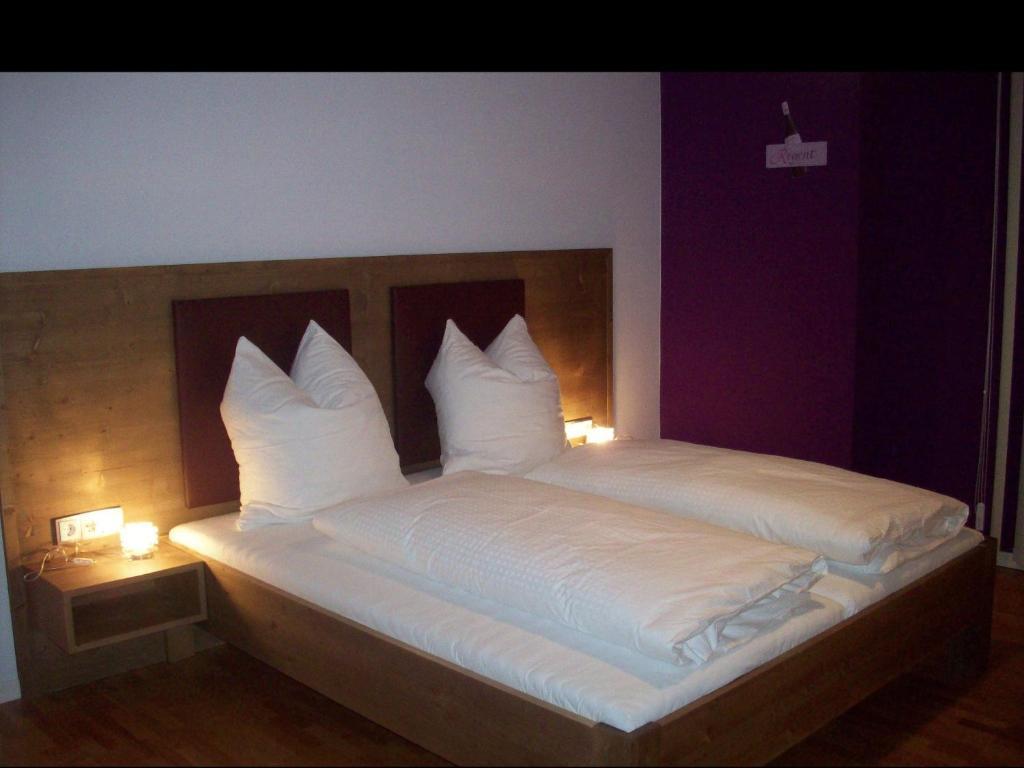 Rothweinhotel Wiesenbronn Room photo